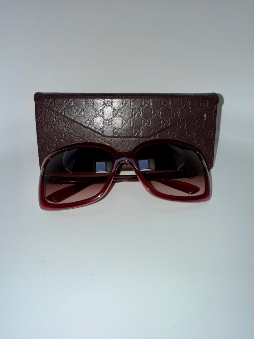 Authentic Gucci Red Sunglasses       Gradient Lenses Logo Detailing - Picture 3 of 7